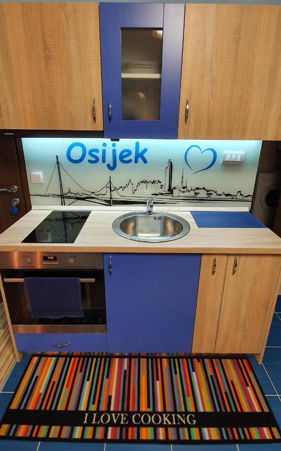 Design Apartments Red Blue 오시예크 외부 사진
