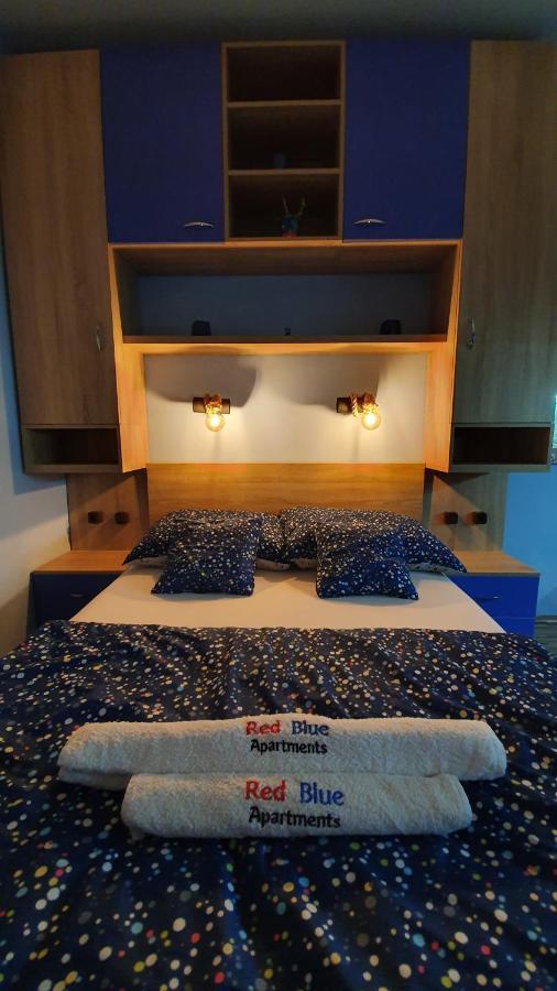 Design Apartments Red Blue 오시예크 외부 사진