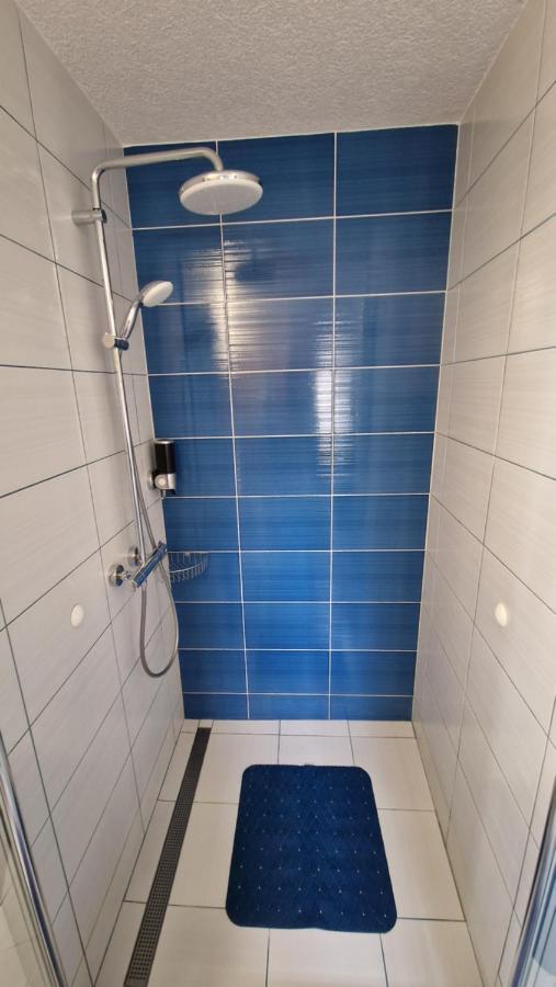 Design Apartments Red Blue 오시예크 외부 사진