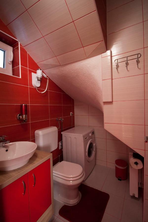 Design Apartments Red Blue 오시예크 외부 사진