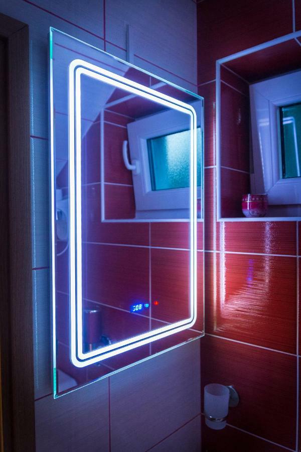 Design Apartments Red Blue 오시예크 외부 사진
